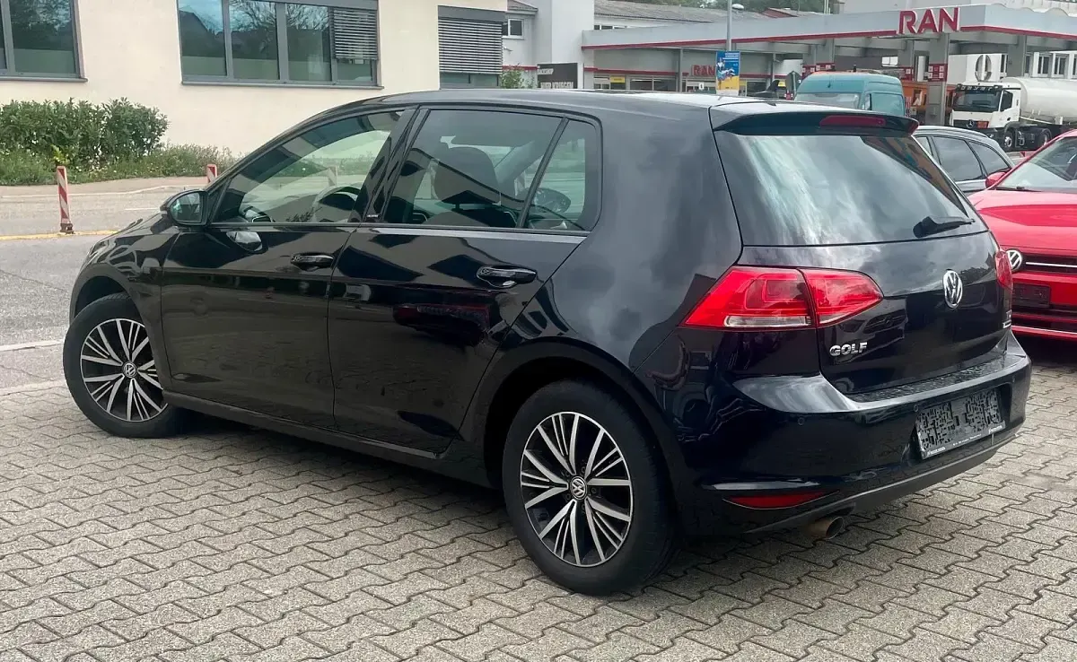 Gebraucht VW Golf VII Allstar 110 PS (80 kW) 2017 Schwarz Limousine