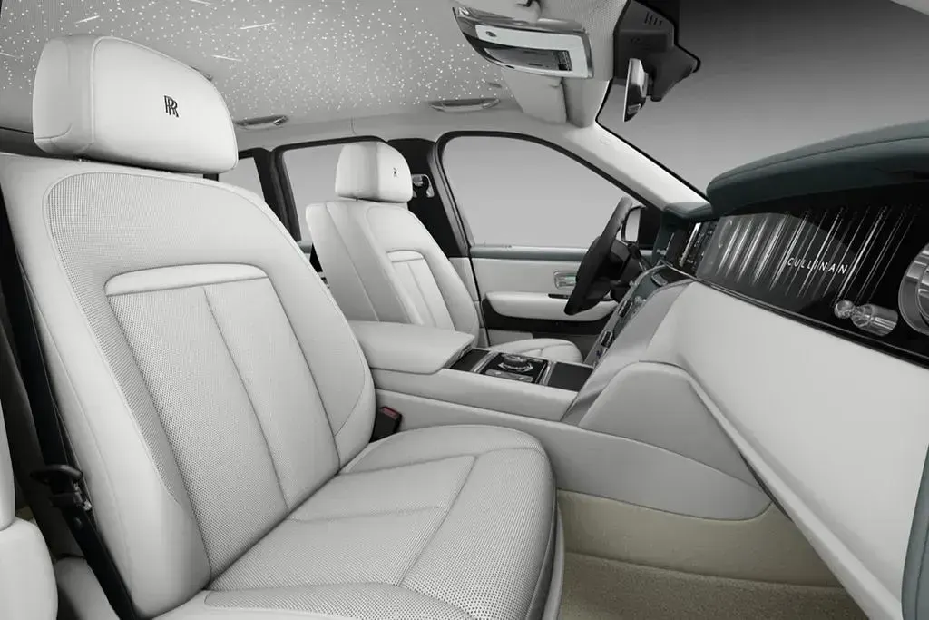 Neu Rolls Royce Cullinan 544 PS (400 kW) 2026 Schwarz SUV
