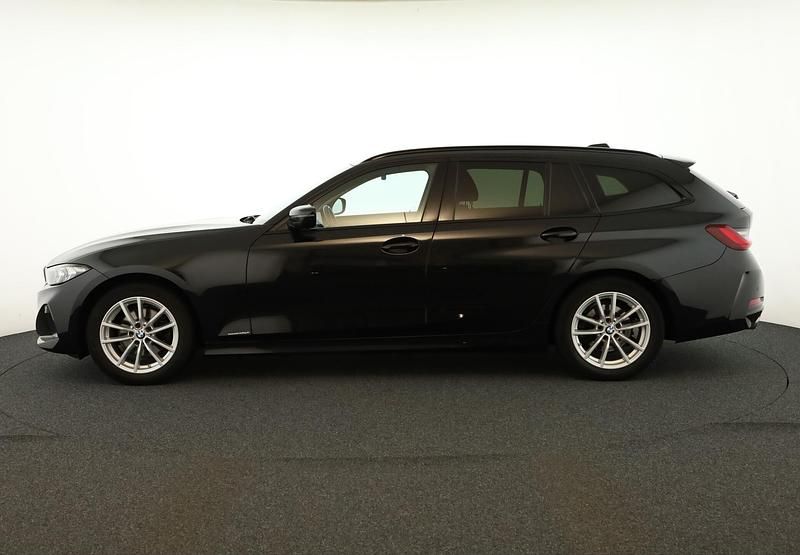 Gebraucht BMW 320 190 PS (139 kW) 2022 Saphirschwarz metallic Kombi