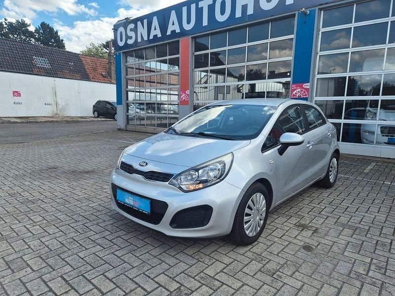 Gebraucht Kia Rio Edition 7 86 PS (63 kW) 2014 Silber Limousine