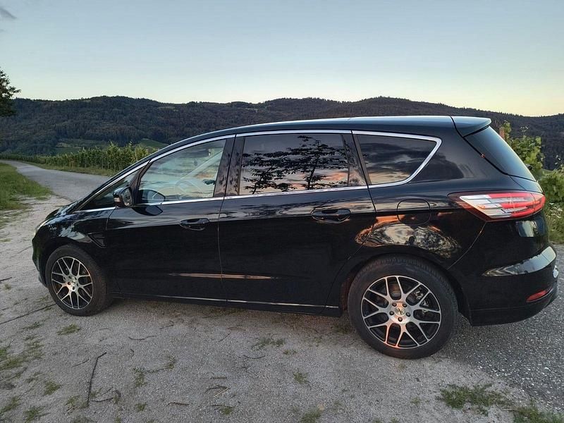 Gebraucht Ford S-MAX Titanium 179 PS (131 kW) 2017 Schwarz Van / Kleinbus