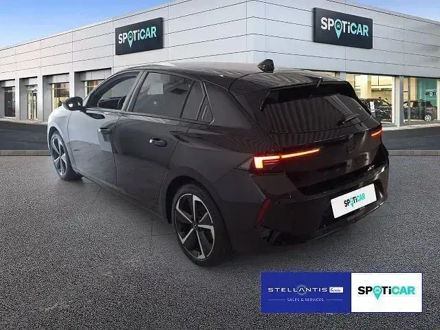 Gebraucht Opel Astra 131 PS (96 kW) 2024 Schwarz Kleinwagen