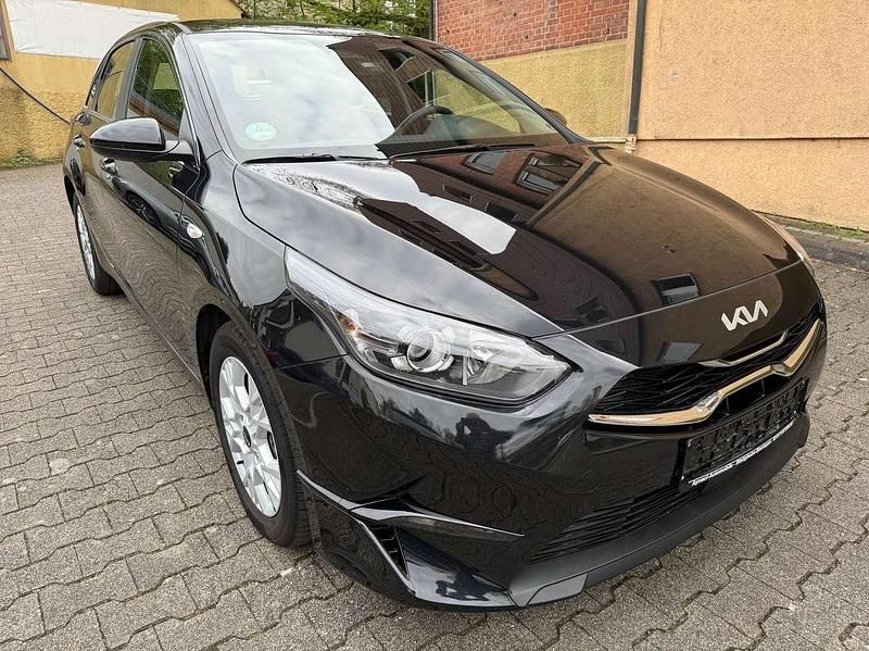 Gebraucht Kia Ceed Vision 140 PS (102 kW) 2025 (1k) zilinaschwarz met. Kleinwagen