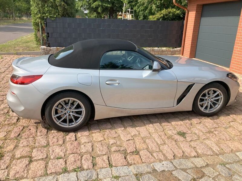 Silber Gebraucht 2019 BMW Z4 Advantage Cabrio | 33.850 € - Bild 1/4