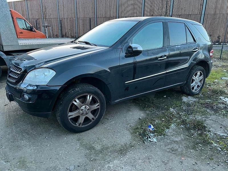 Schwarz Gebraucht 2007 Mercedes ML320 SUV | 6.000 € (Fairer Preis) - Bild 1/4