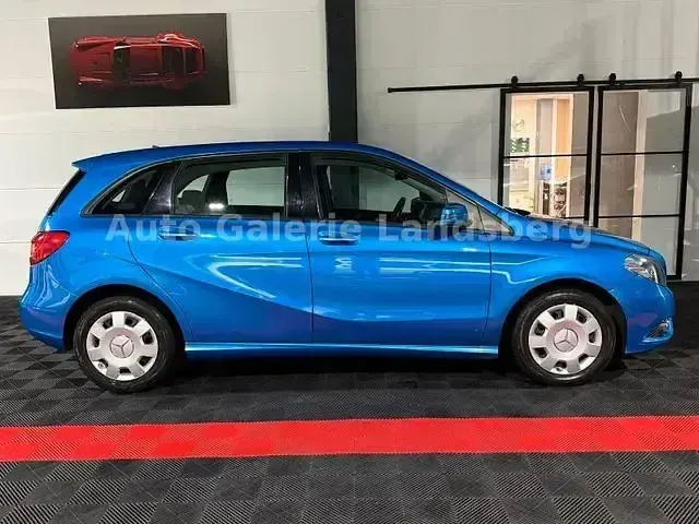 Gebraucht Mercedes B220 177 PS (130 kW) 2014 Blau Van / Kleinbus