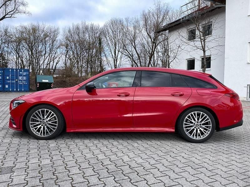 Rot Gebraucht 2019 Mercedes CLA220 Shooting Brake Kombi | 27.200 € (Fairer Preis) - Bild 1/2