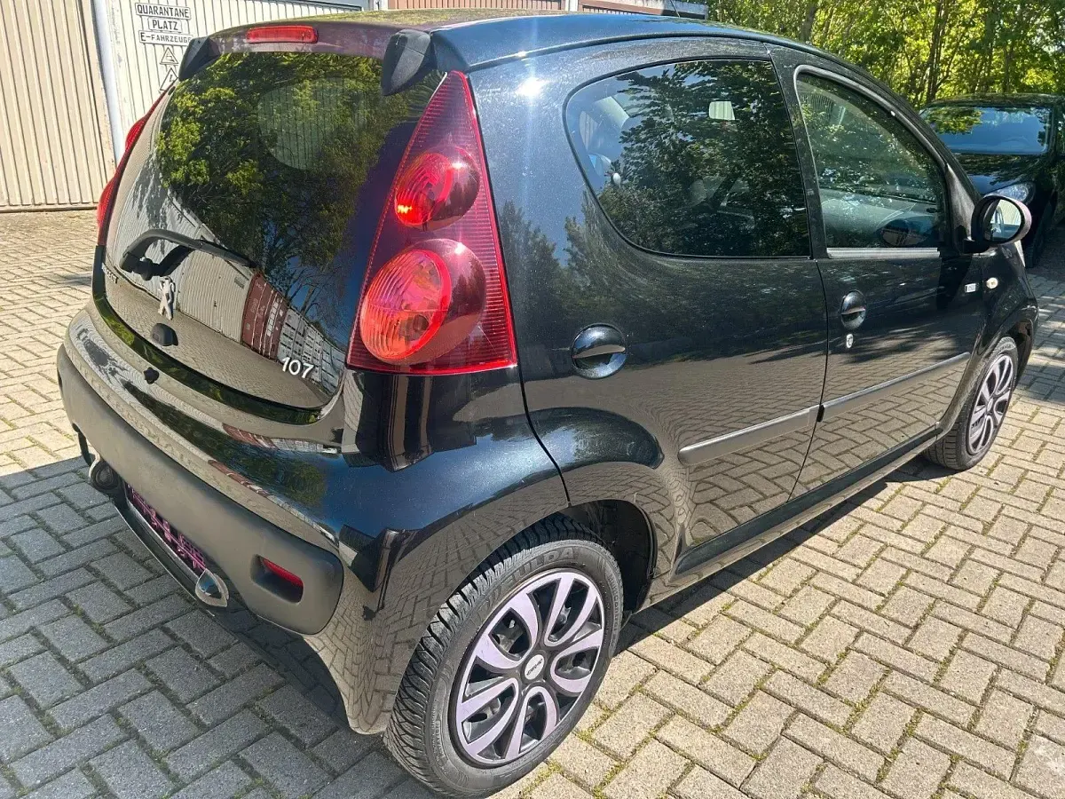 Gebraucht Peugeot 107 Style 68 PS (50 kW) 2014 Schwarz Kleinwagen