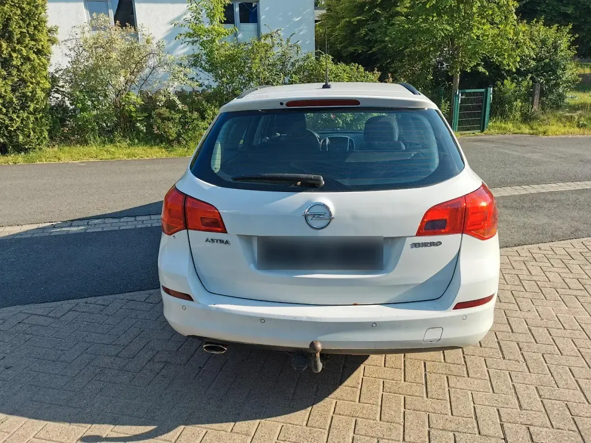 Gebraucht Opel Astra Sport 140 PS (102 kW) 2012 Weiß Kombi