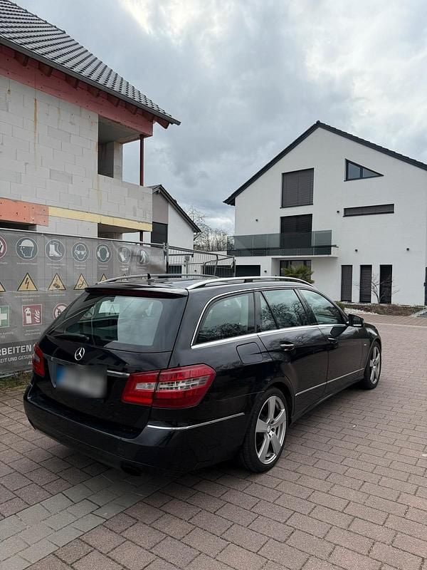 Gebraucht Mercedes E350 231 PS (169 kW) 2010 Schwarz Kombi
