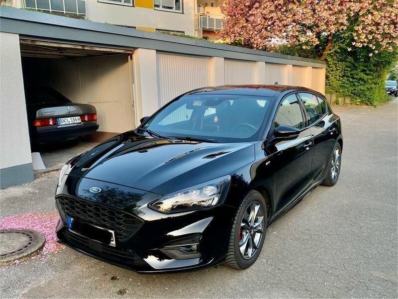 Schwarz Gebraucht 2020 Ford Focus ST-Line Limousine | 13.700 € (Superpreis) - Bild 1/4