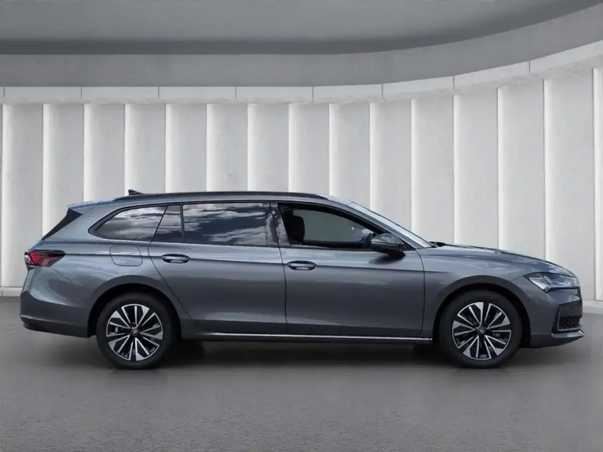 Gebraucht Skoda Superb Selection 150 PS (110 kW) 2025 Grau Kombi