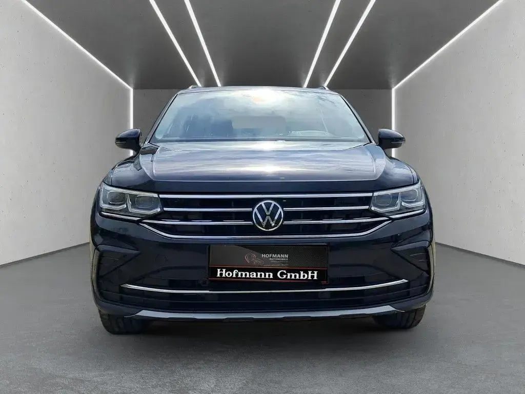 Gebraucht VW Tiguan Elegance 245 PS (180 kW) 2022 Deep black pearlescent (metallic) SUV