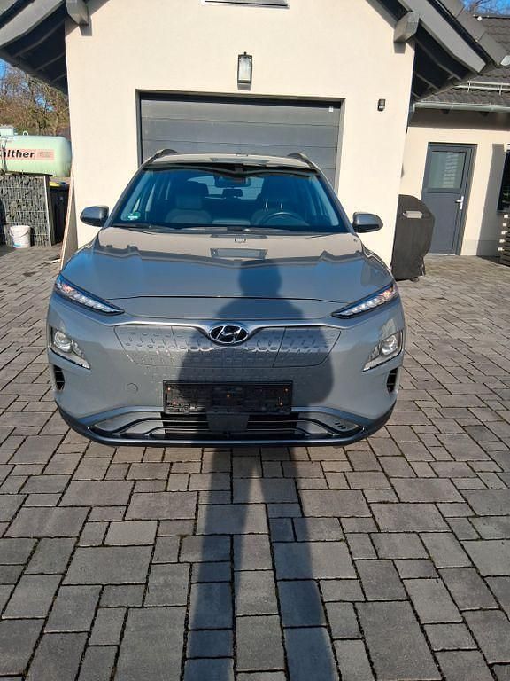 Gebraucht Hyundai Kona 100 kW (136 PS) 2021 Grau SUV