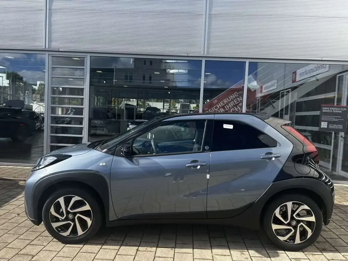 Neu Toyota Aygo X 72 PS (52 kW) 2025 Celestite grey metallic/ dach SUV