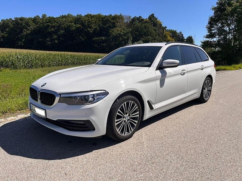 Weiß Gebraucht 2018 BMW 520 Sport Line Kombi | 21.900 € (Fairer Preis) - Bild 1/4