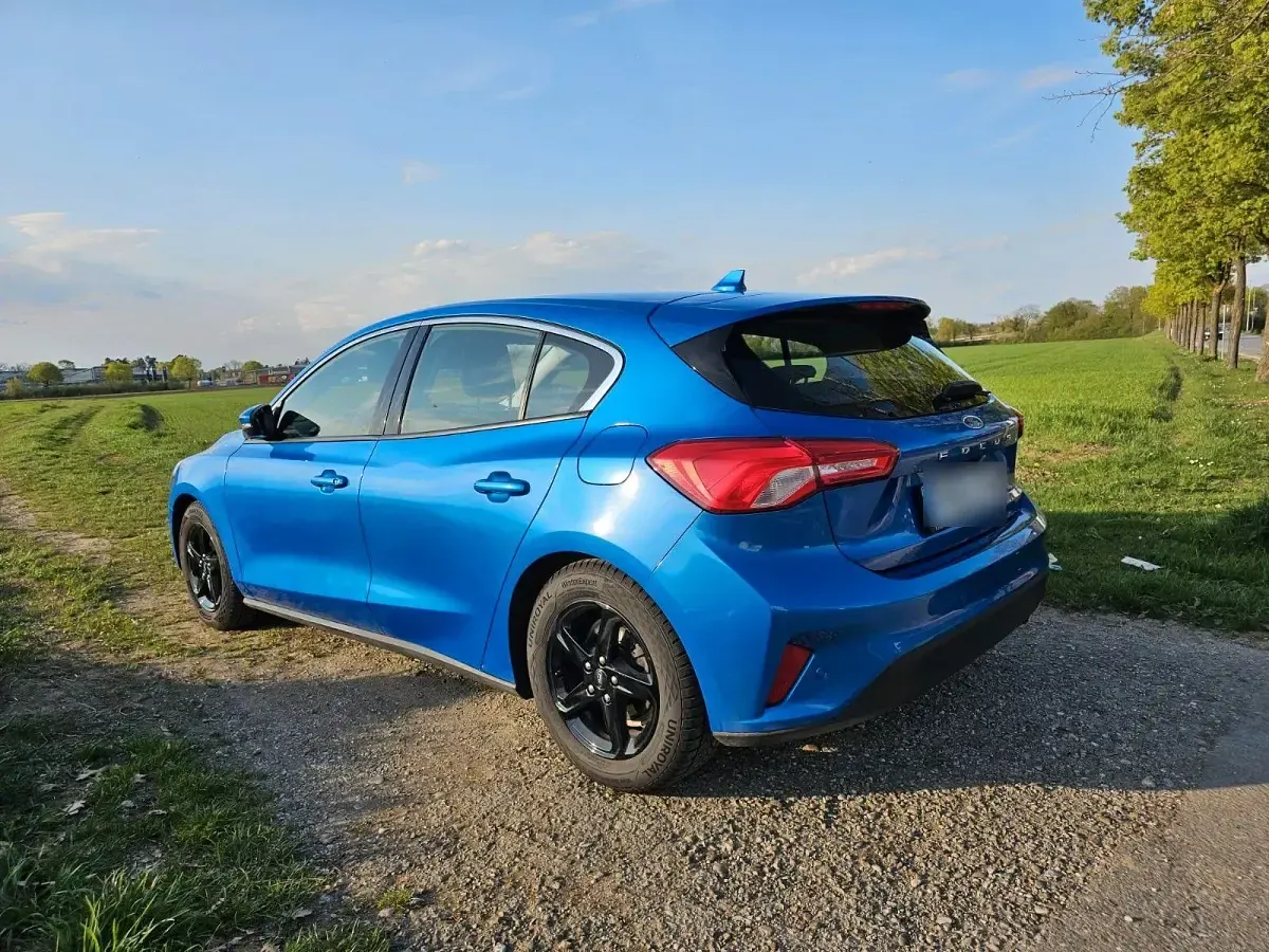 Gebraucht Ford Focus Titanium 120 PS (88 kW) 2019 Blau Limousine