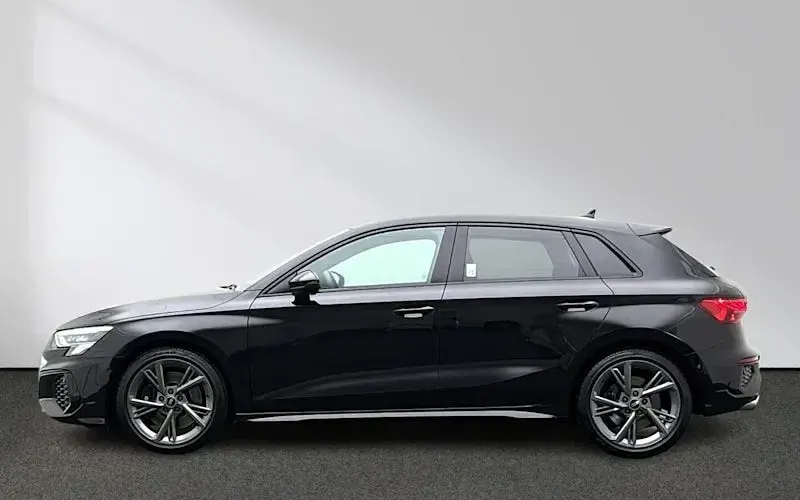 Gebraucht Audi S3 Design 310 PS (228 kW) 2023 Mythosschwarz metallic Limousine