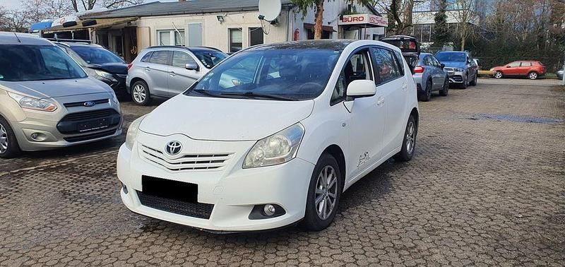Gebraucht Toyota Verso Basis 126 PS (92 kW) 2011 Weiß Van / Kleinbus