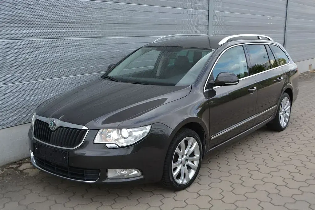Gebraucht Skoda Superb Elegance 140 PS (102 kW) 2011 Braun Kombi
