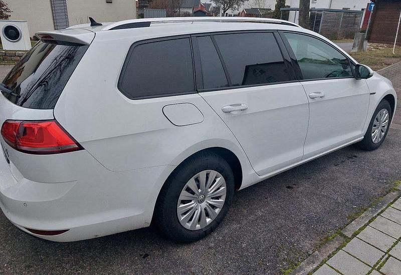 Gebraucht VW Golf VII LOUNGE 125 PS (91 kW) 2015 Weiß Kombi