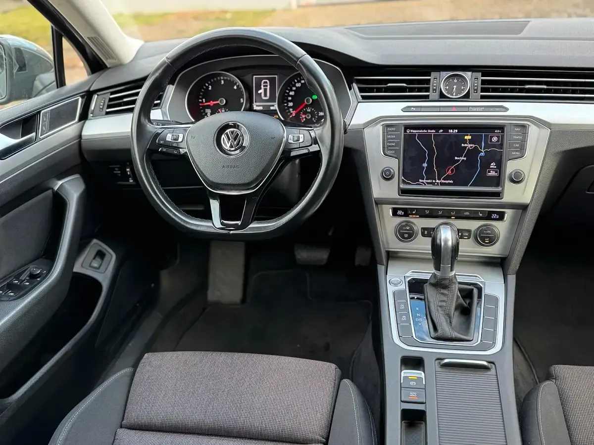 Gebraucht VW Passat Comfortline 190 PS (139 kW) 2016 Indiumgrau metallic Kombi