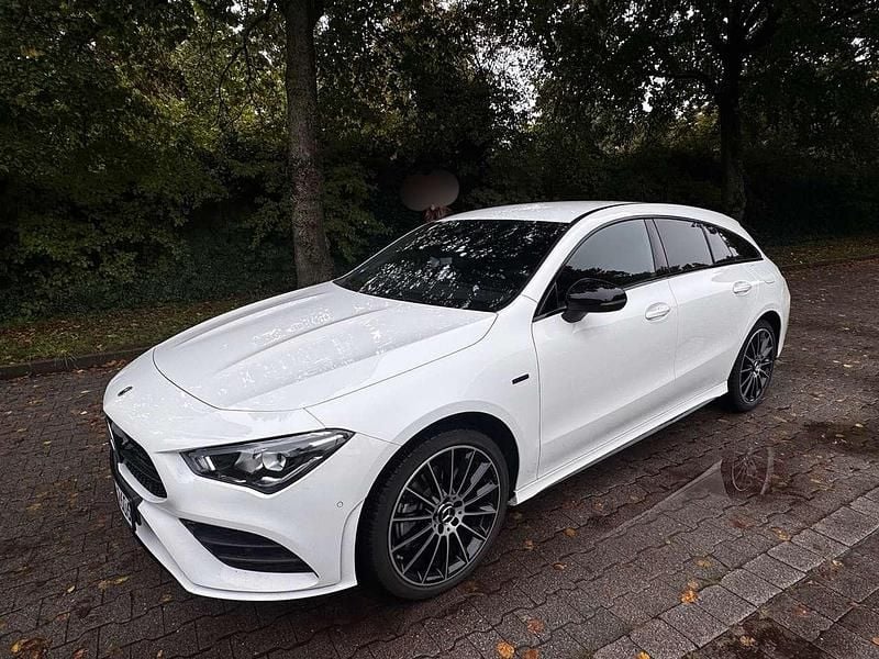 Weiß Gebraucht 2021 Mercedes CLA250e AMG line Limousine | 27.000 € (Superpreis) - Bild 1/4