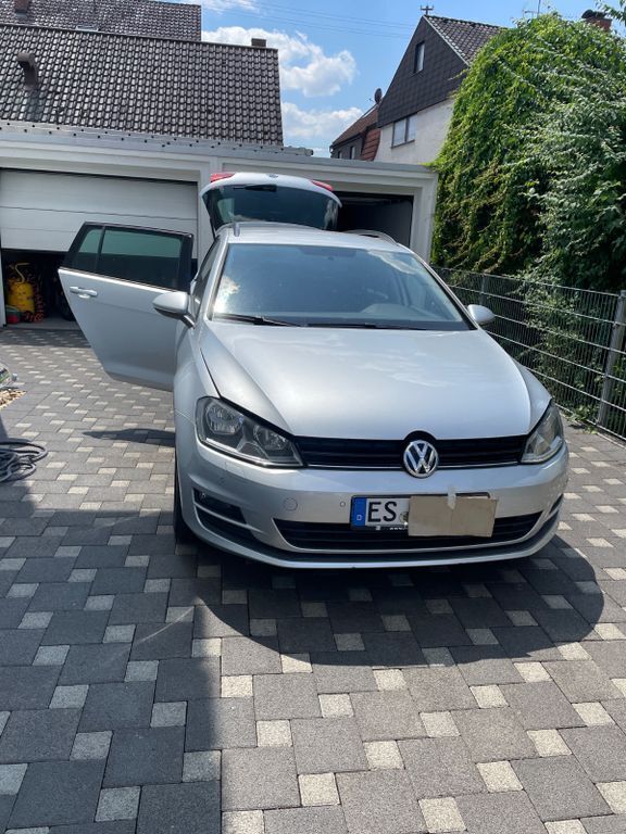 Silber Gebraucht 2017 VW Golf VII Comfortline Kombi | 14.250 € (Fairer Preis) - Bild 1/4