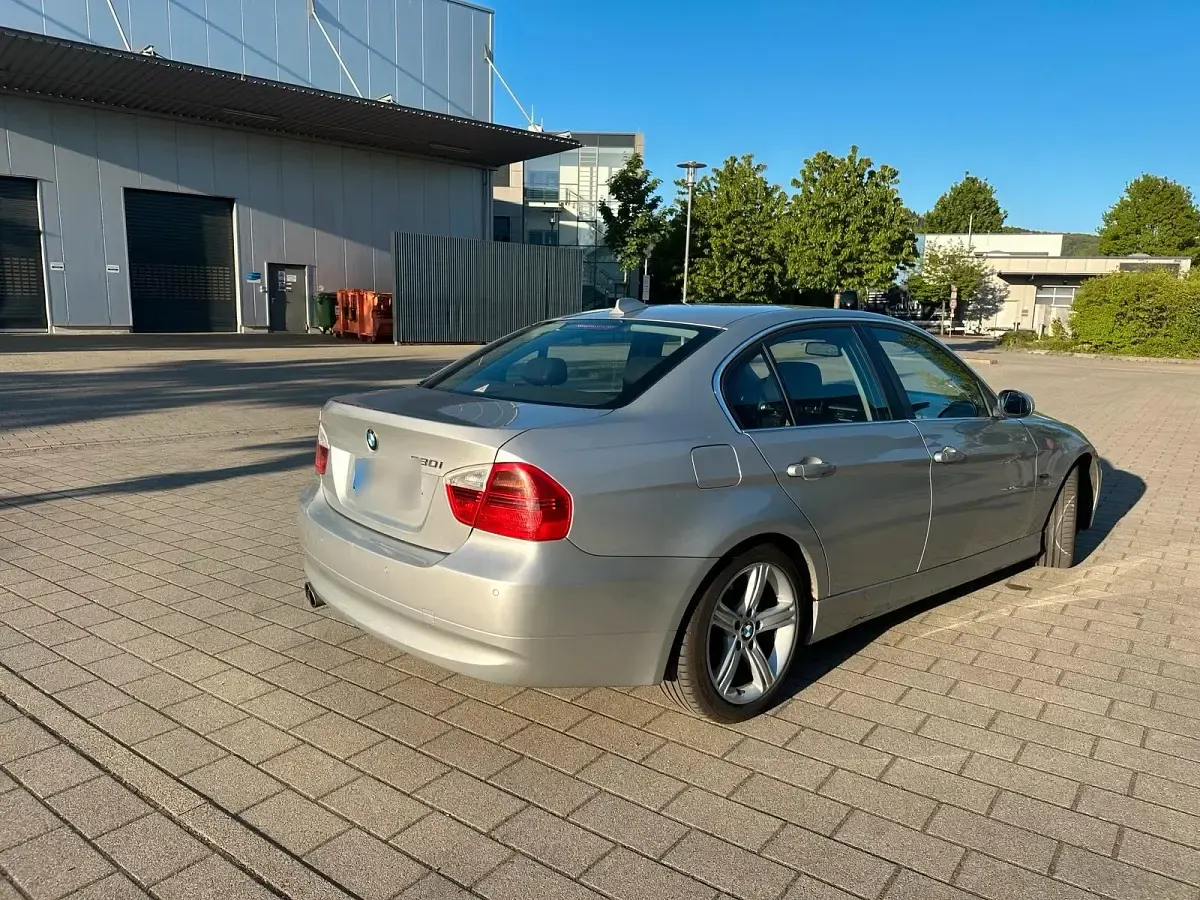 Gebraucht BMW 330 258 PS (189 kW) 2006 Silber Limousine