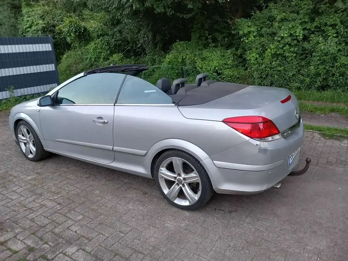Gebraucht Opel Astra Edition 140 PS (102 kW) 2008 Silber Cabrio