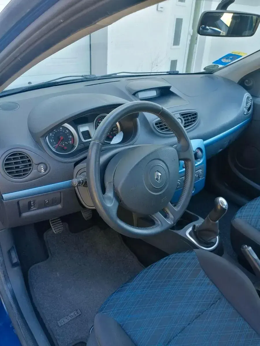 Gebraucht Renault Clio II Dynamique 75 PS (55 kW) 2008 Blau Limousine