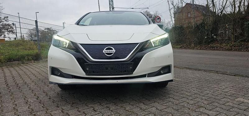 Weiß Gebraucht 2021 Nissan Leaf N-Connecta Kleinwagen | 13.900 € (Fairer Preis) - Bild 1/4