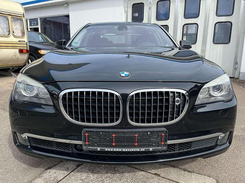 Gebraucht BMW 750 408 PS (300 kW) 2009 Black sapphire Limousine