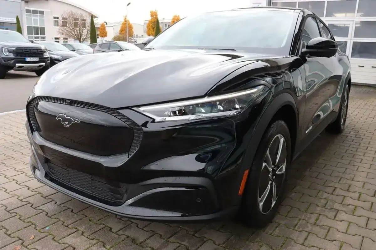 Neu Ford Mustang Mach-E 197 kW (268 PS) 2026 Terrain sand SUV