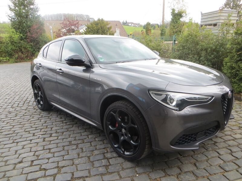 Grau Gebraucht 2023 Alfa Romeo Stelvio Veloce SUV | 36.990 € (Superpreis) - Bild 1/4