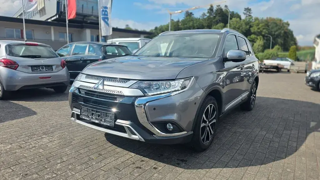 Gebraucht Mitsubishi Outlander Diamant Edition 150 PS (110 kW) 2018 Grau SUV