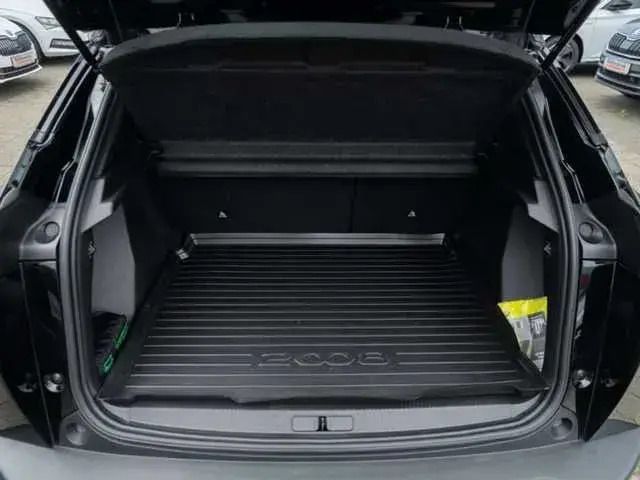 Gebraucht Peugeot e-2008 Active 100 kW (136 PS) 2022 Schwarz SUV