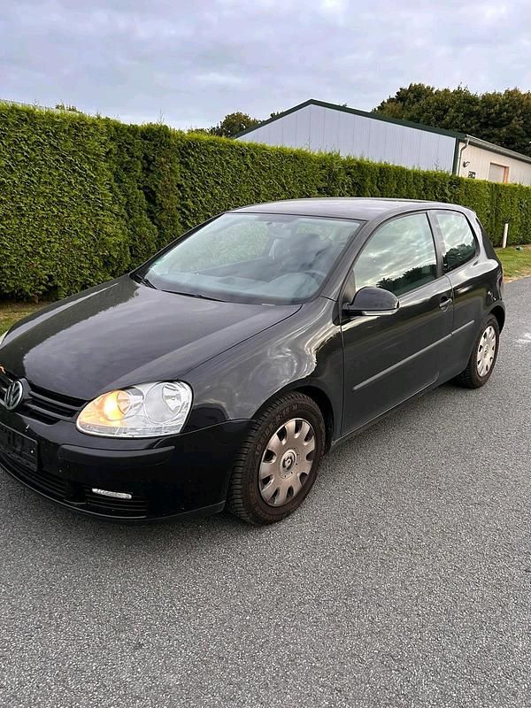 Schwarz Gebraucht 2004 VW Golf IV Kleinwagen | 650 € (Guter Preis) - Bild 1/4