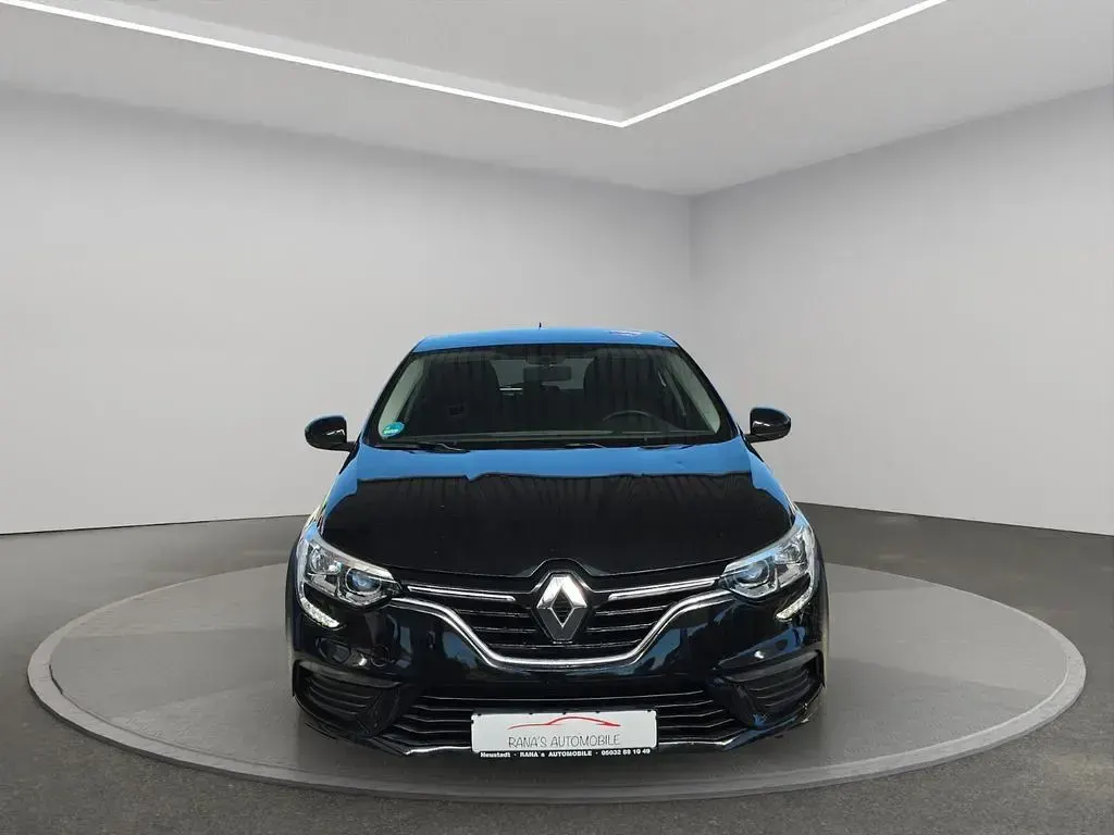 Gebraucht Renault Mégane Life 101 PS (74 kW) 2016 Schwarz Limousine
