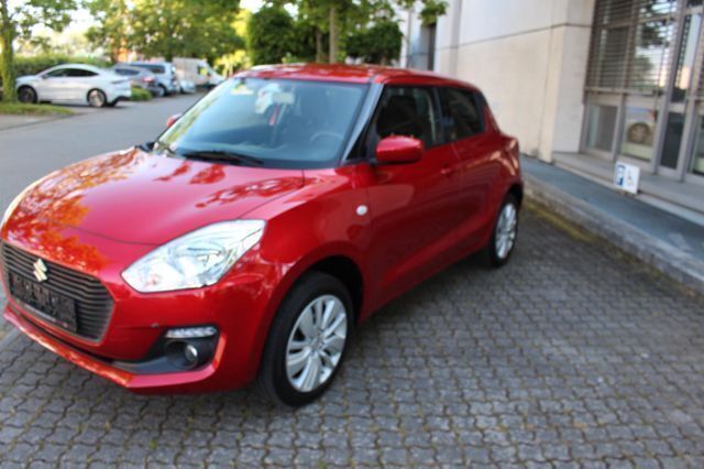 Rot (metallic) Gebraucht 2019 Suzuki Swift Comfort Kleinwagen | 11.300 € (Guter Preis) - Bild 1/4