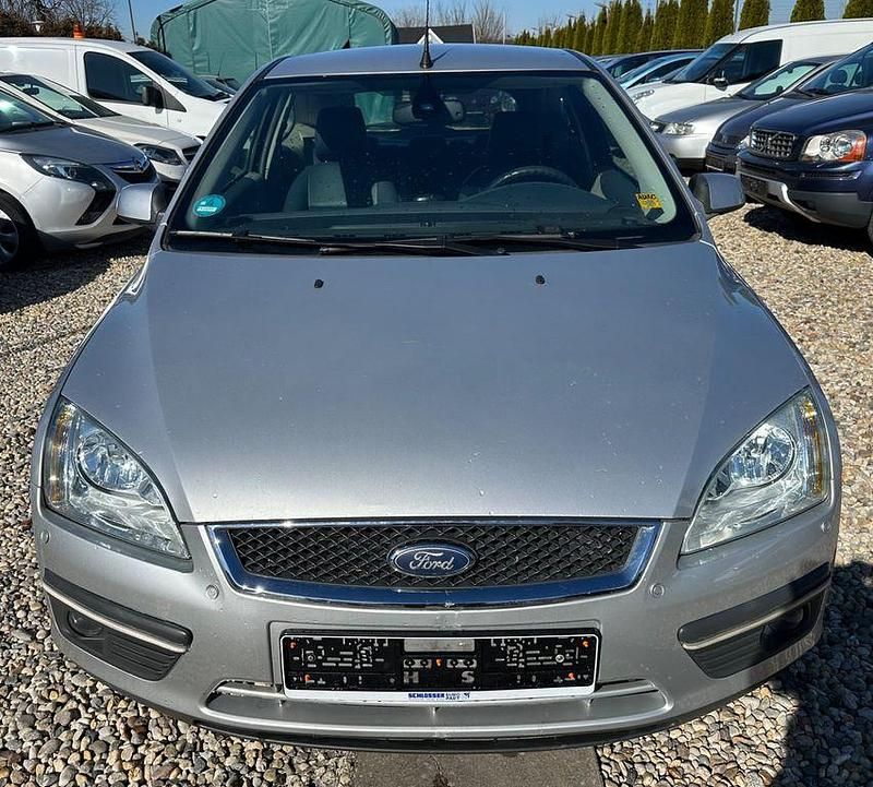 Gebraucht Ford Focus Titanium 116 PS (85 kW) 2006 Silber Limousine
