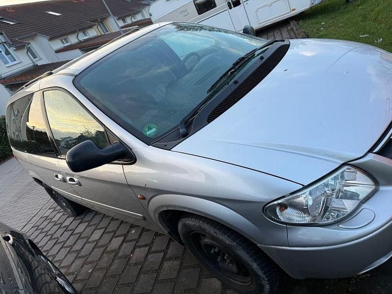 Gebraucht Chrysler Voyager 143 PS (105 kW) 2004 Silber Van / Kleinbus