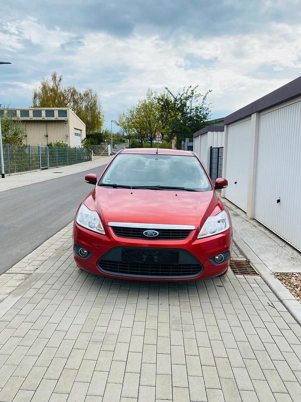 Second-hand Ford Focus 101 CP (74 kW) 2009 Roșu Hatchback