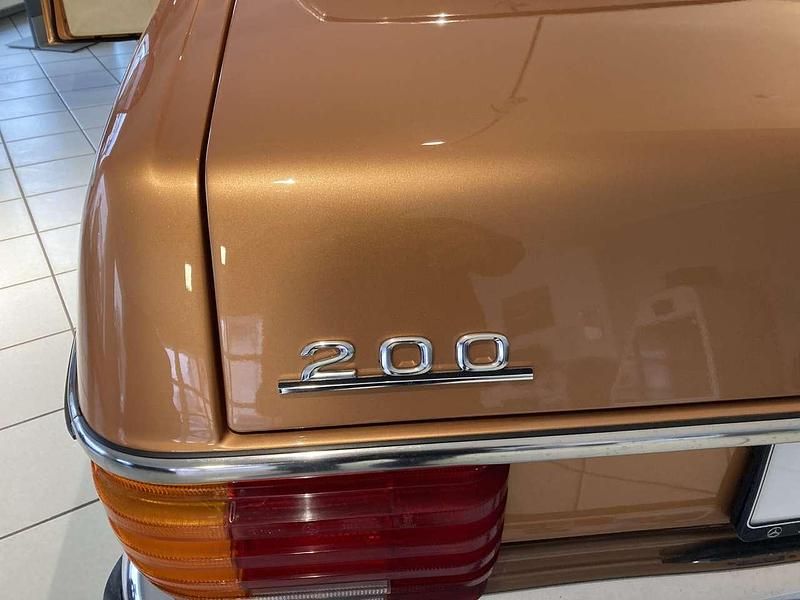 Gebraucht Mercedes W115 95 PS (69 kW) 1974 Byzangold Limousine