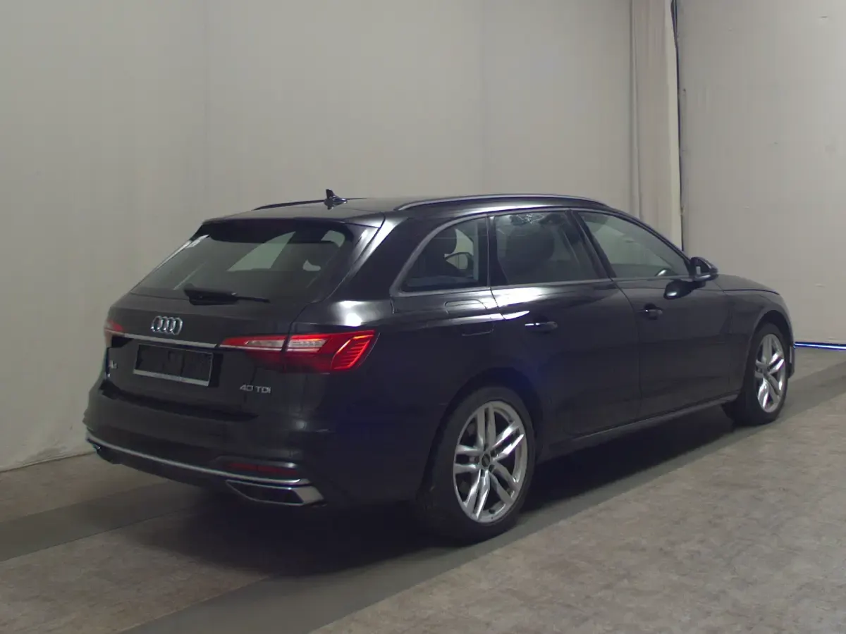 Gebraucht Audi A4 Advanced 204 PS (150 kW) 2023 Schwarz Kombi
