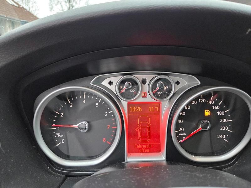 Gebraucht Ford Focus 115 PS (84 kW) 2010 Grau Kombi