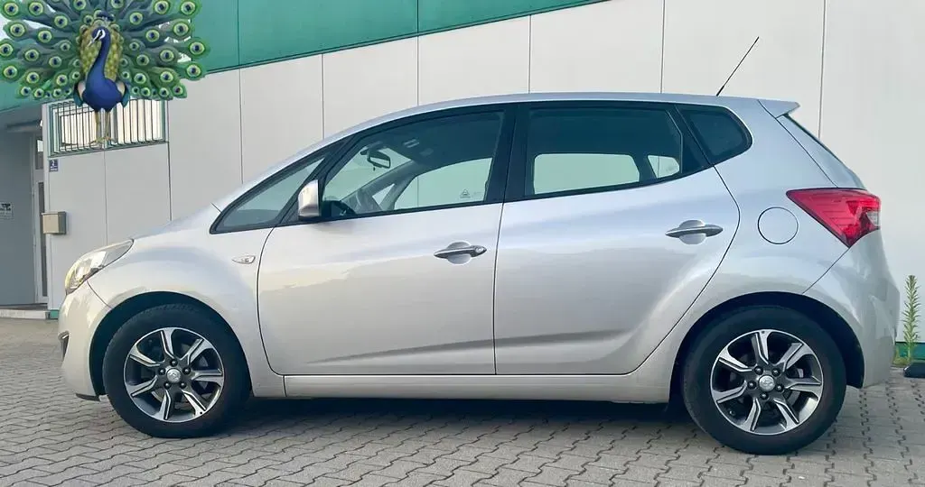 Gebraucht Hyundai ix20 125 PS (91 kW) 2017 Silber Kleinwagen