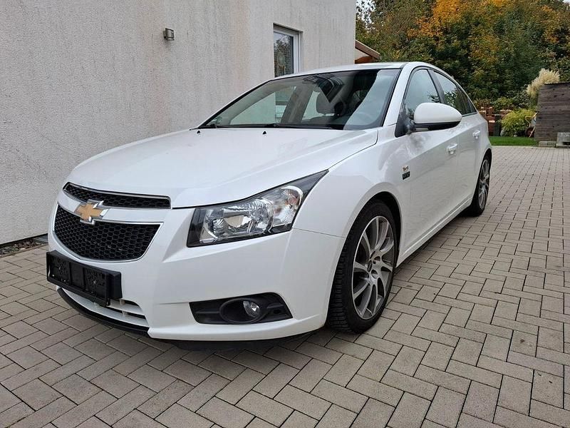 Weiß Gebraucht 2010 Chevrolet Cruze LT Limousine | 3.700 € (Fairer Preis) - Bild 1/4