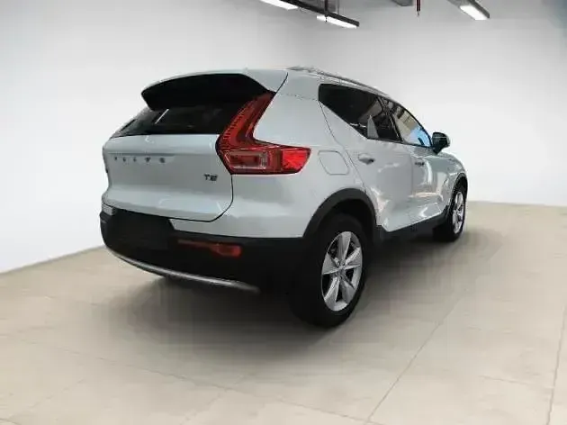 Gebraucht Volvo XC40 Core 129 PS (94 kW) 2022 Crystal white perleffekt (metallic) SUV
