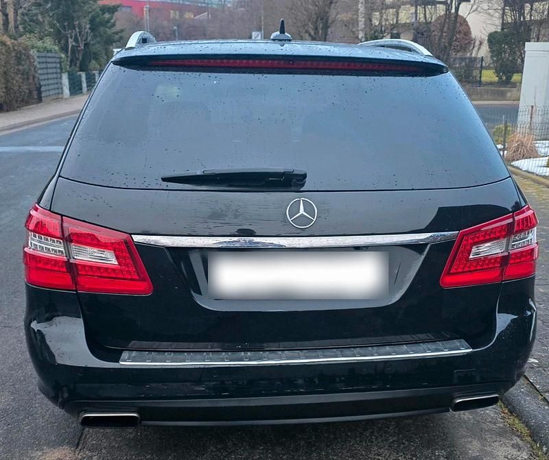 Gebraucht Mercedes E500 Avantgarde 408 PS (300 kW) 2012 Schwarz Kombi